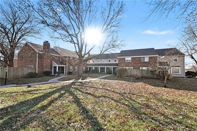 3615 NE 68th Ter