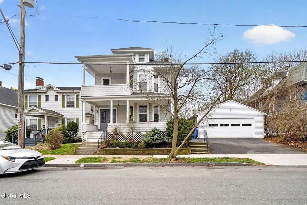 810 Lancaster St