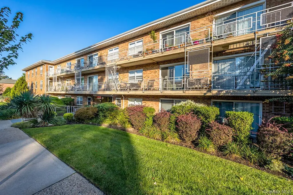 90 S Park Ave Unit B3