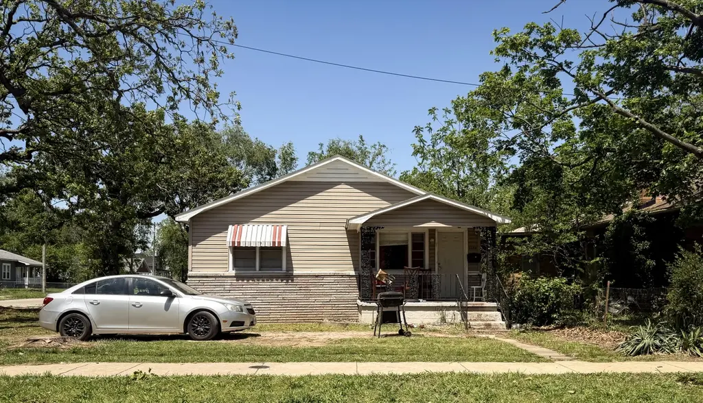 2133 W Calhoun St