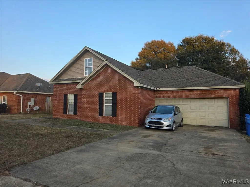 820 Dunvegan Dr