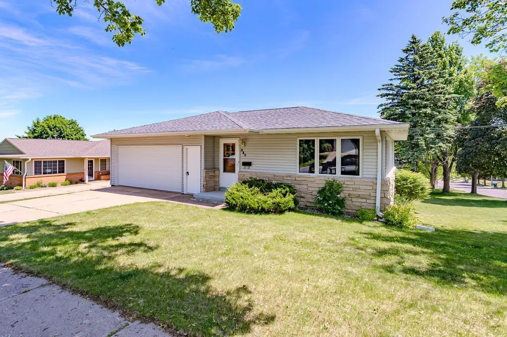 103 N 11th Ave