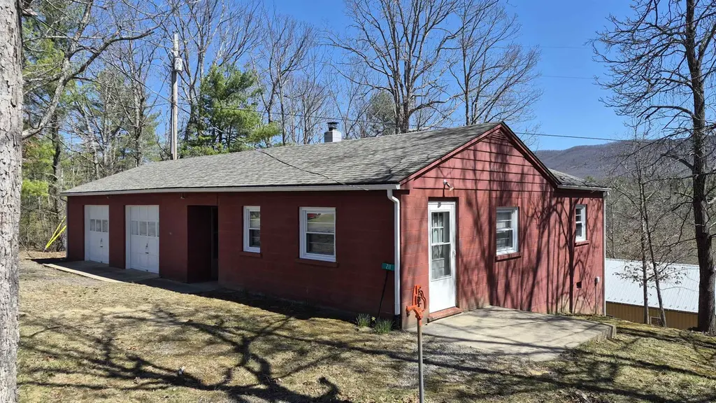 211 Watertank Rd