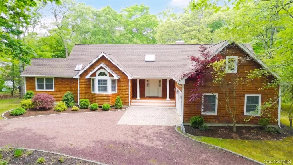 33 Windwood Ct