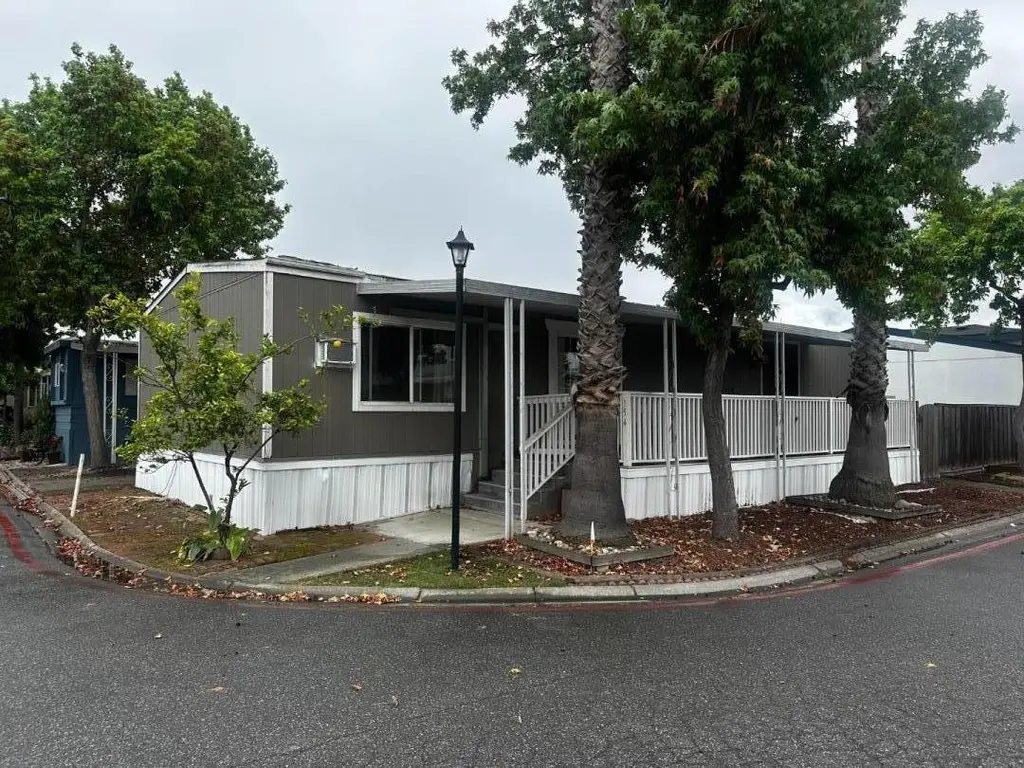 154 El Bosque St #154