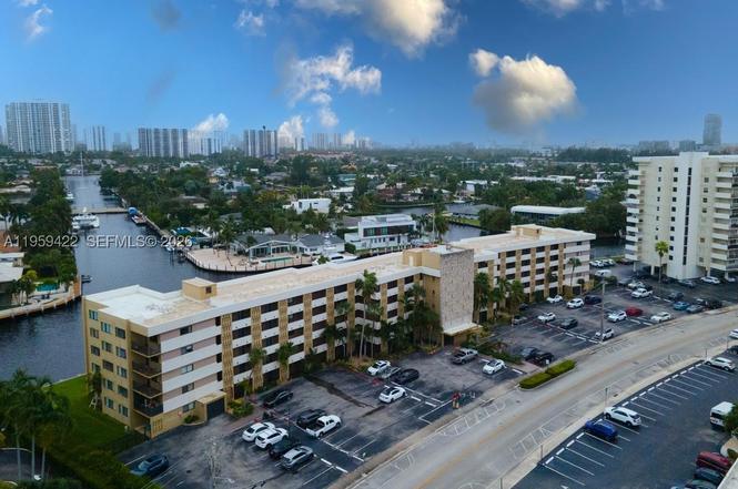 301 Golden Isles Dr #502