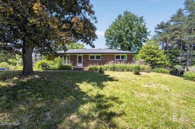 493 Altamont Rd