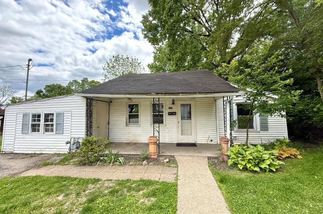115 W Warren St