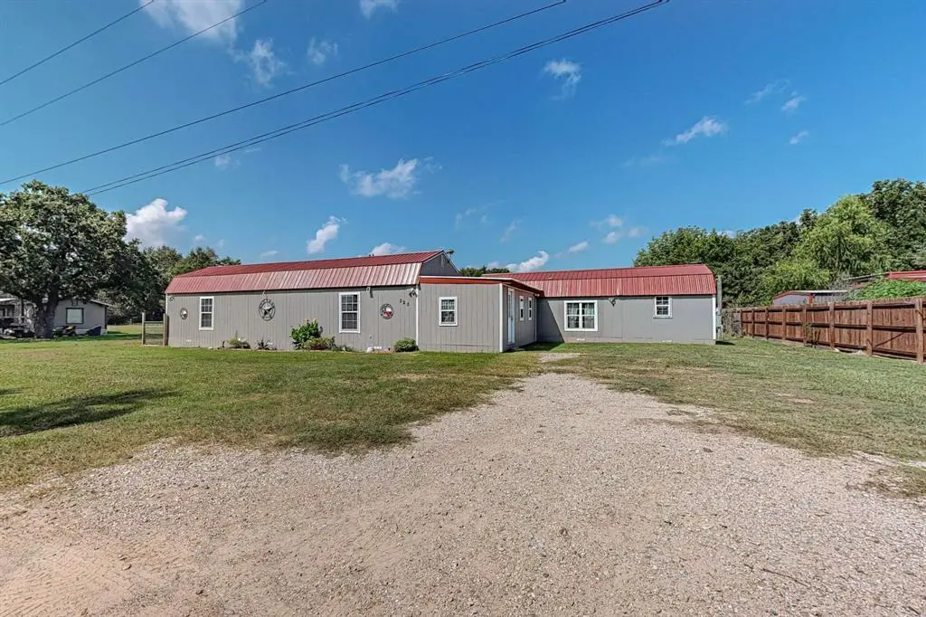 325 Teakwood Ave