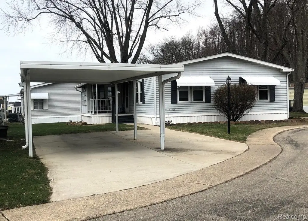 608 Holly Ct