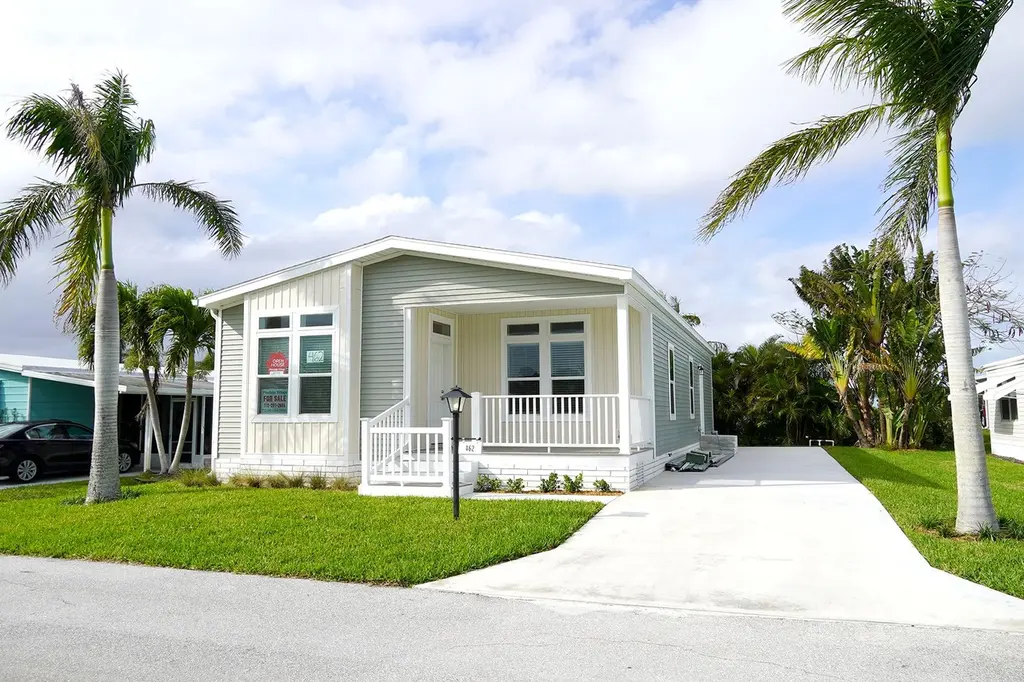 462 NE Onyx Way