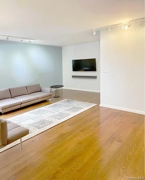 573 Grand St Unit D802