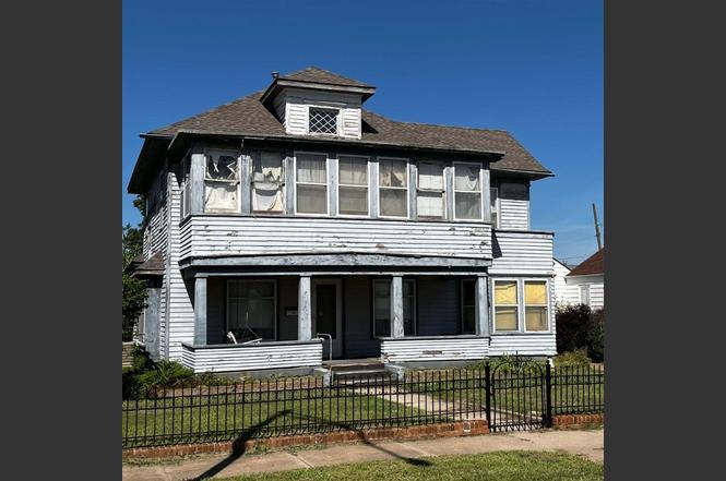219 N Main St