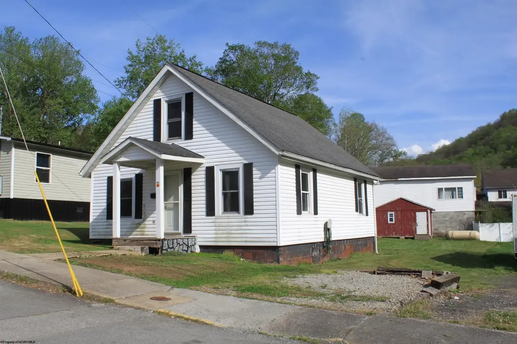 125 W Mccutcheon