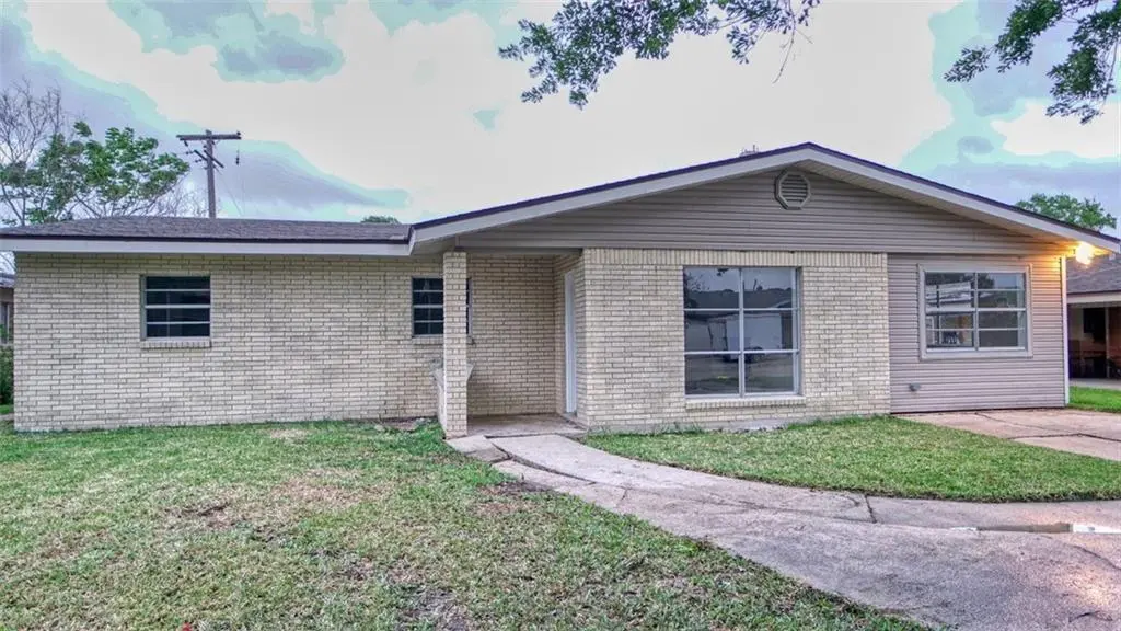 912 Mcdermott Dr