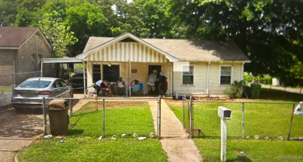 3137 Texas St