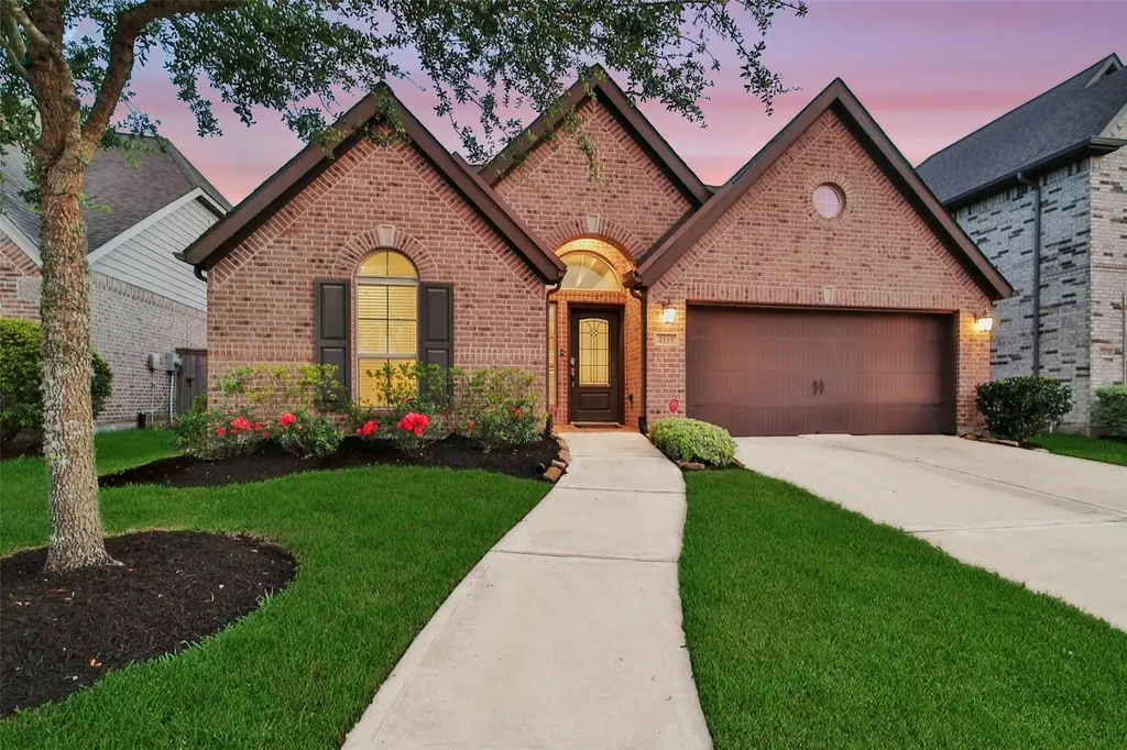 2111 Amelia Way Dr