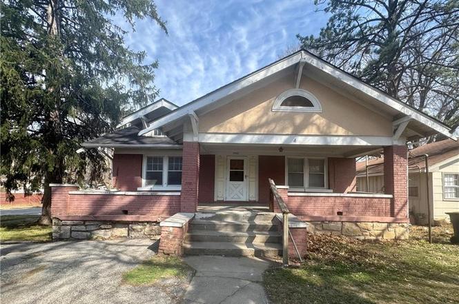 1400 E 77th Ter