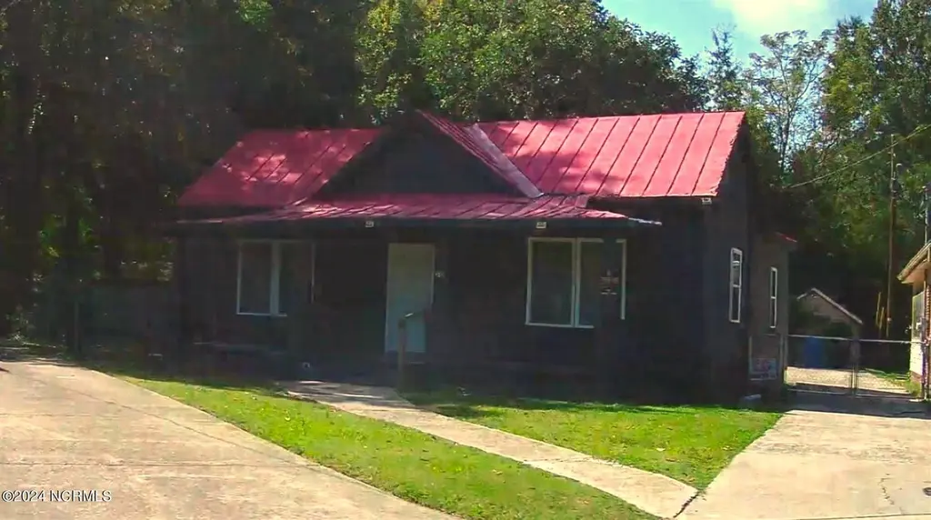 310 Finch St SE