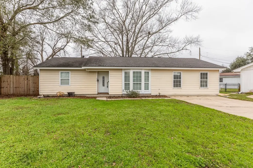 970 Charleston Cir