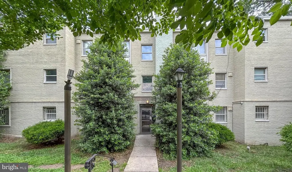 2832 Hartford St SE #102