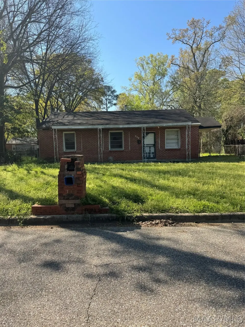 229 W Woodland Dr