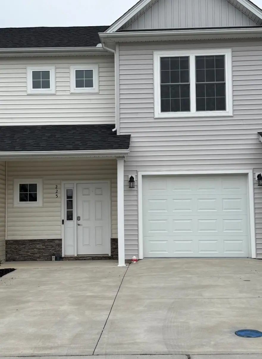 225 Louise Ln