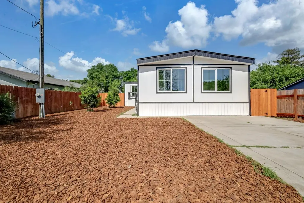 5603 S Gledhill Ave Unit E