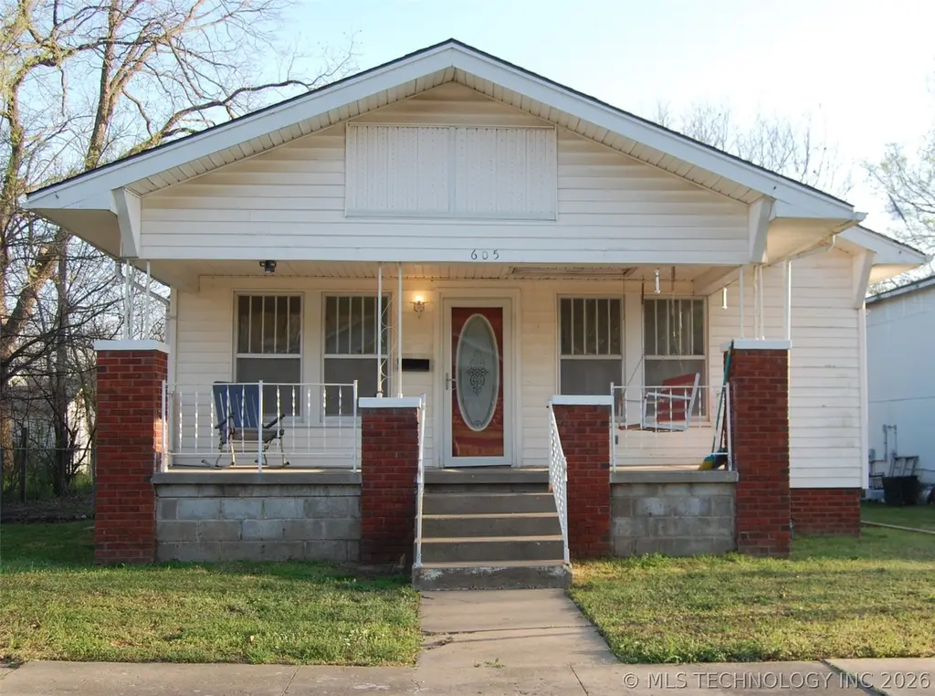 605 W Cummings St