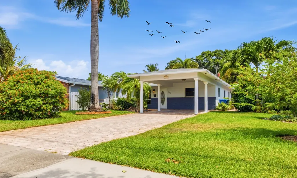 735 NE 34th Ct