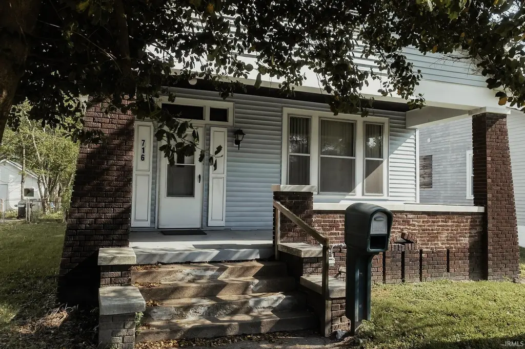 716 Waggoner Ave