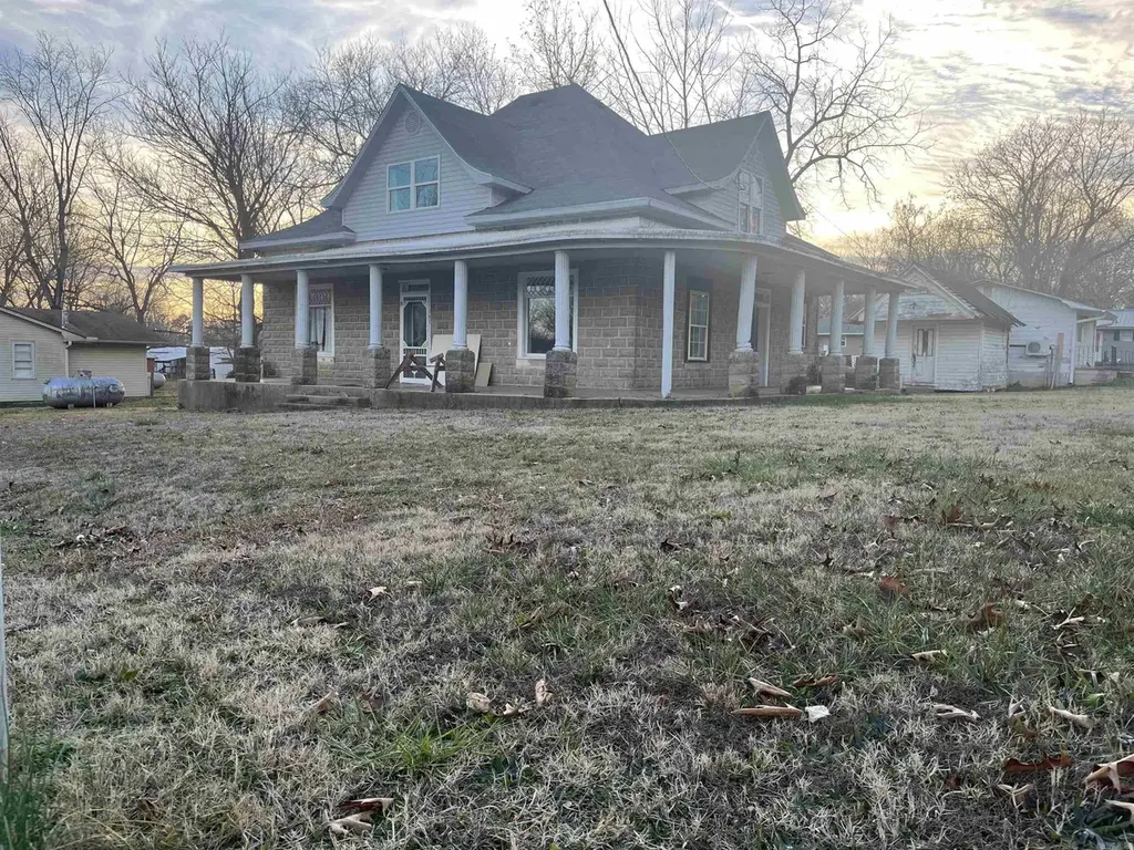 140 N Oak St