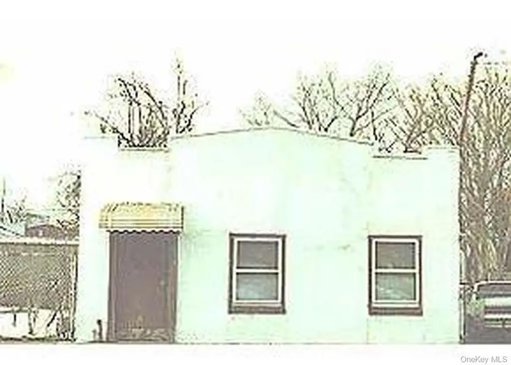1000 Crescent St