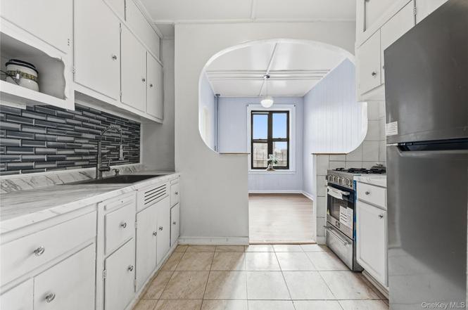 2922 Barnes Ave Unit 5L