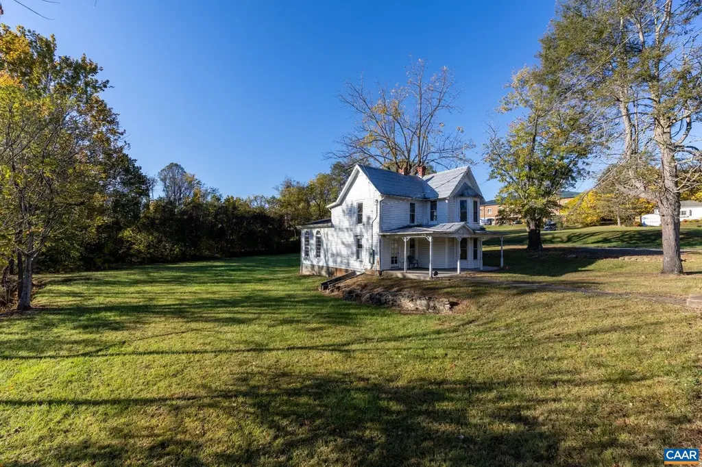 276 Main St