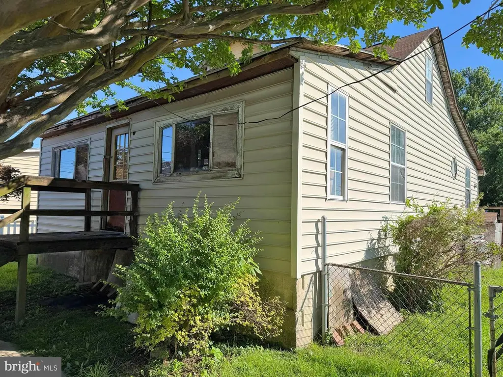 1124 N Point Rd