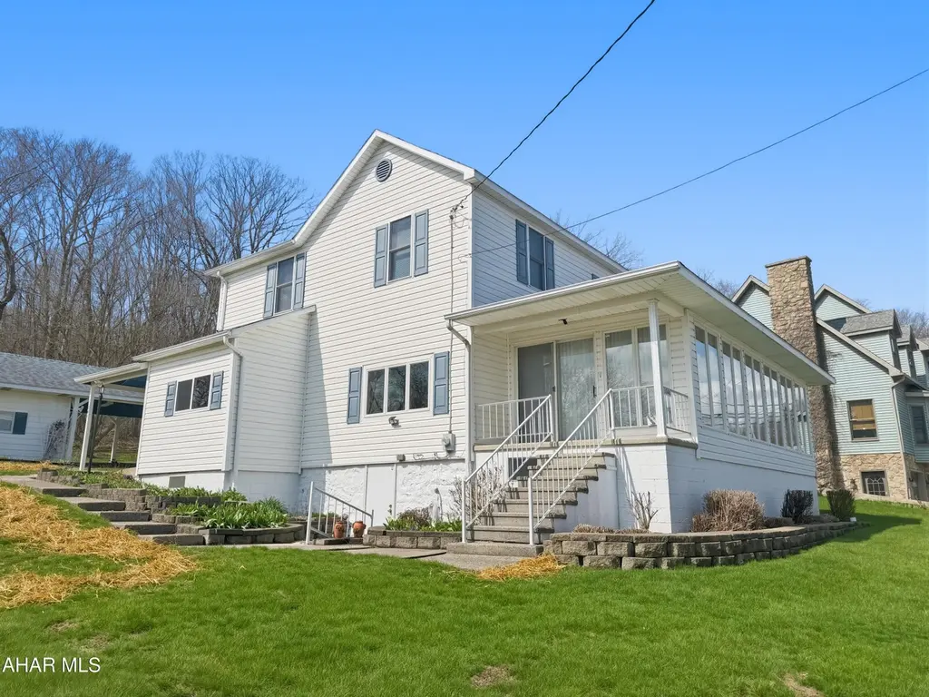 1040 Station Rd