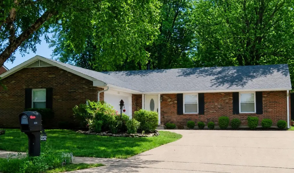 2252 Southeastern Pkwy
