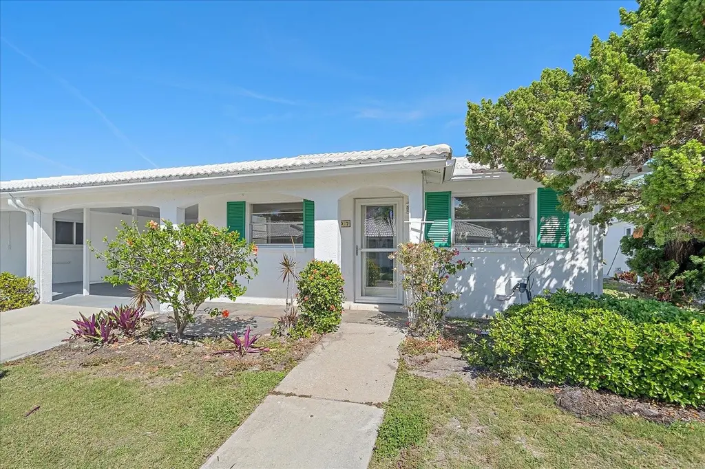 597 Spanish Dr N #12