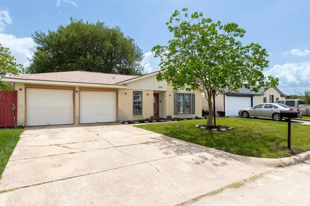 12127 Glenhollow Dr