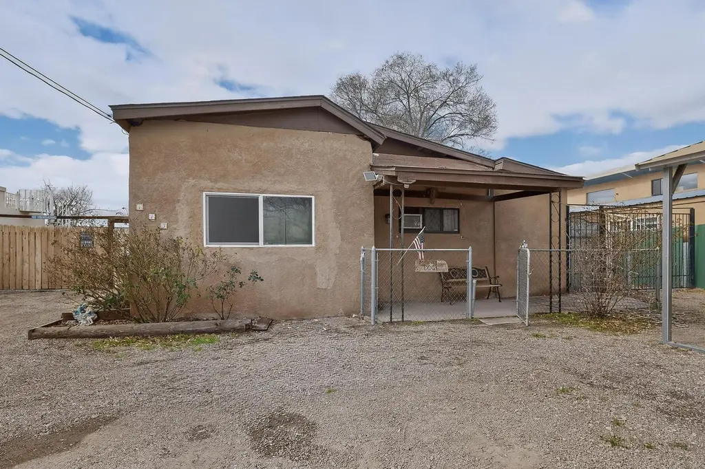 113 La Media Rd SW