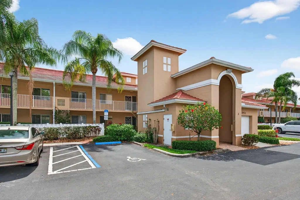 5952 Regal Glen Dr #104