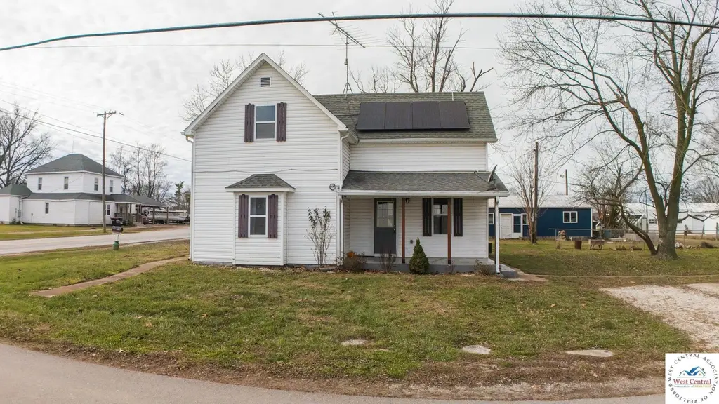 325 E Main St