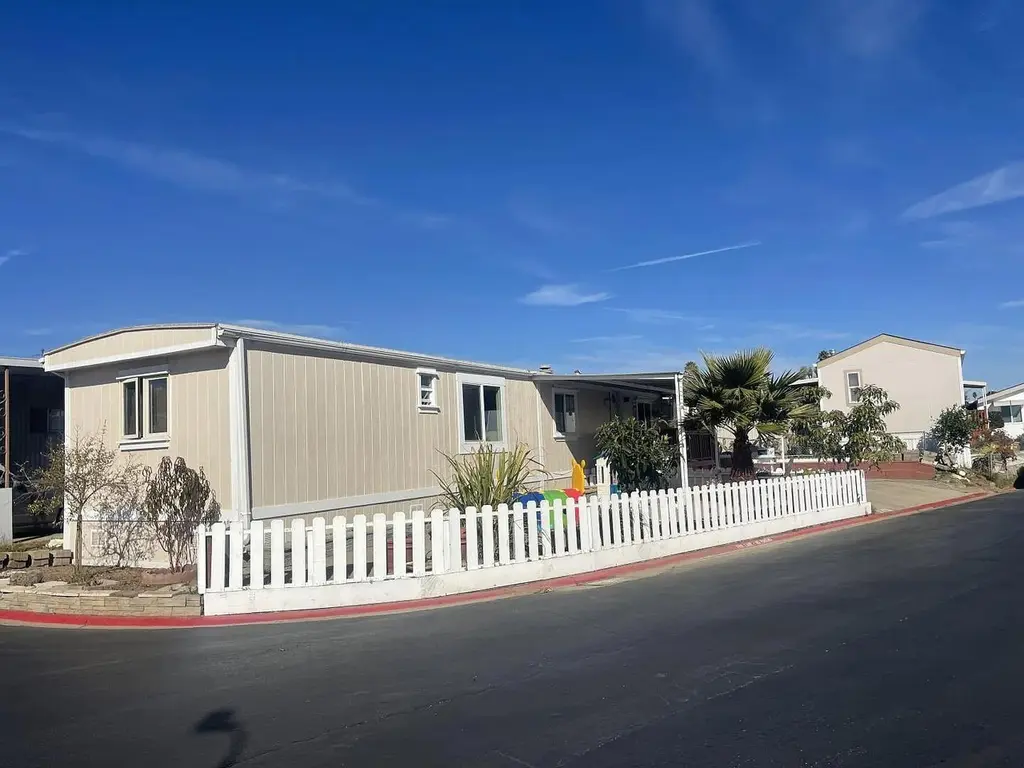 255 E Bolivar St #204
