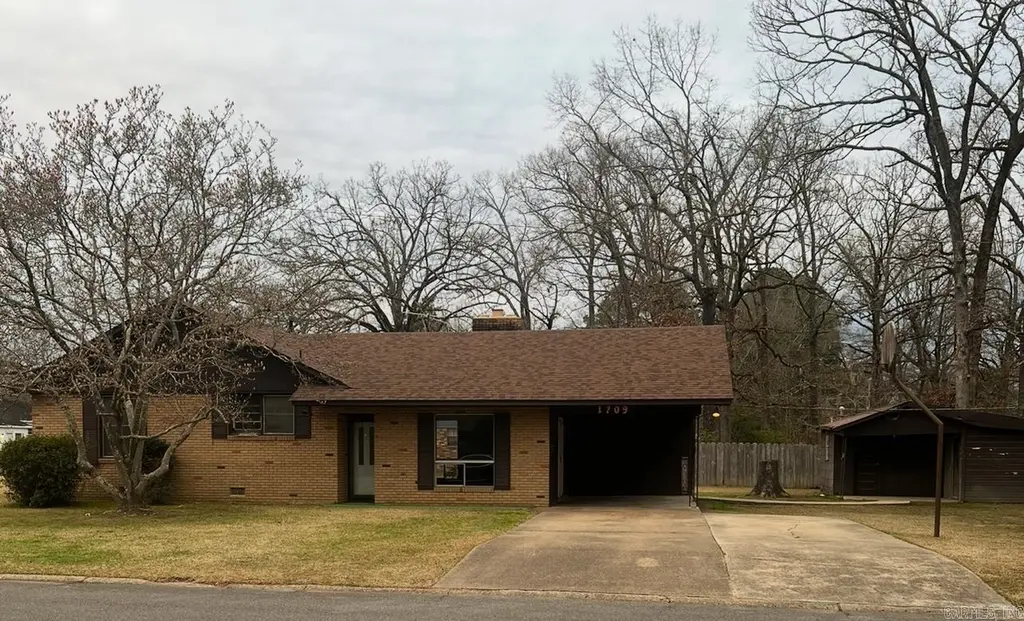 1209 Oak Ave