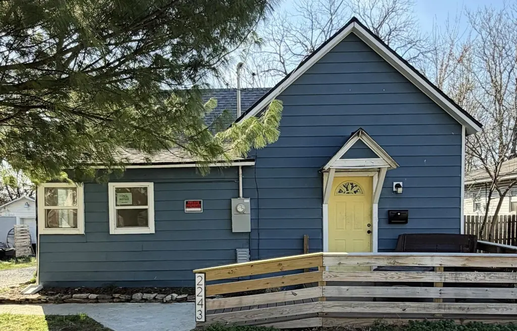 2243 N Taylor Ave