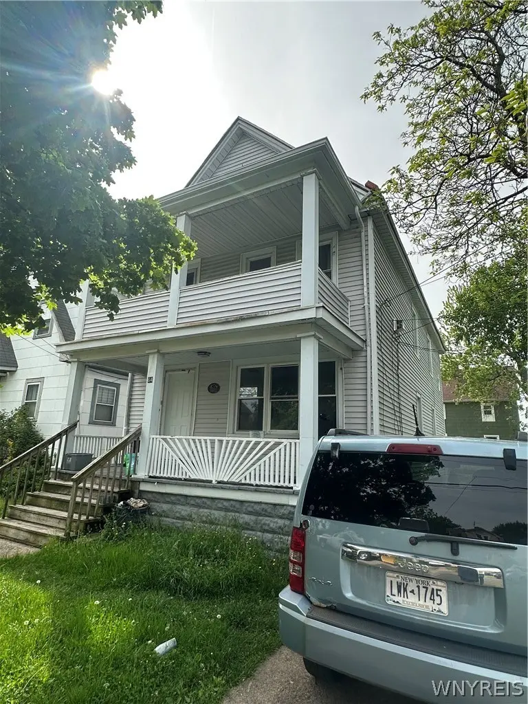64 Wyandotte Ave