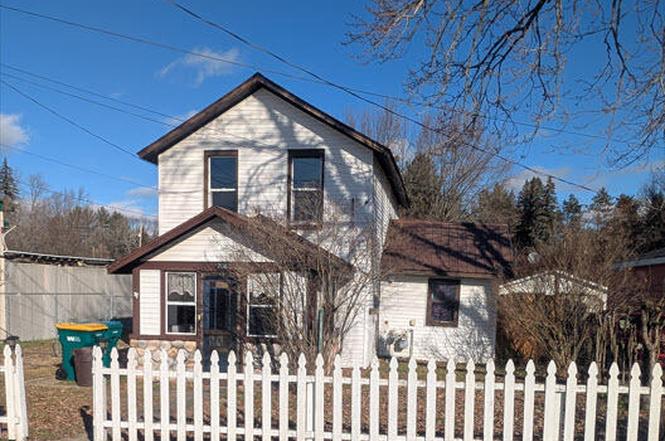 206 N Main St
