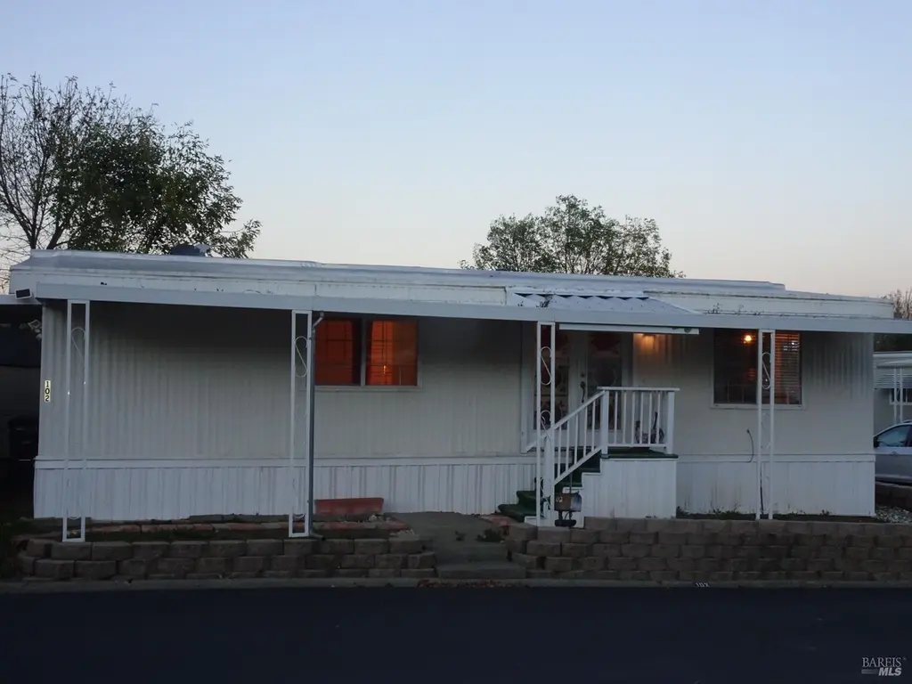 102 Goya Dr