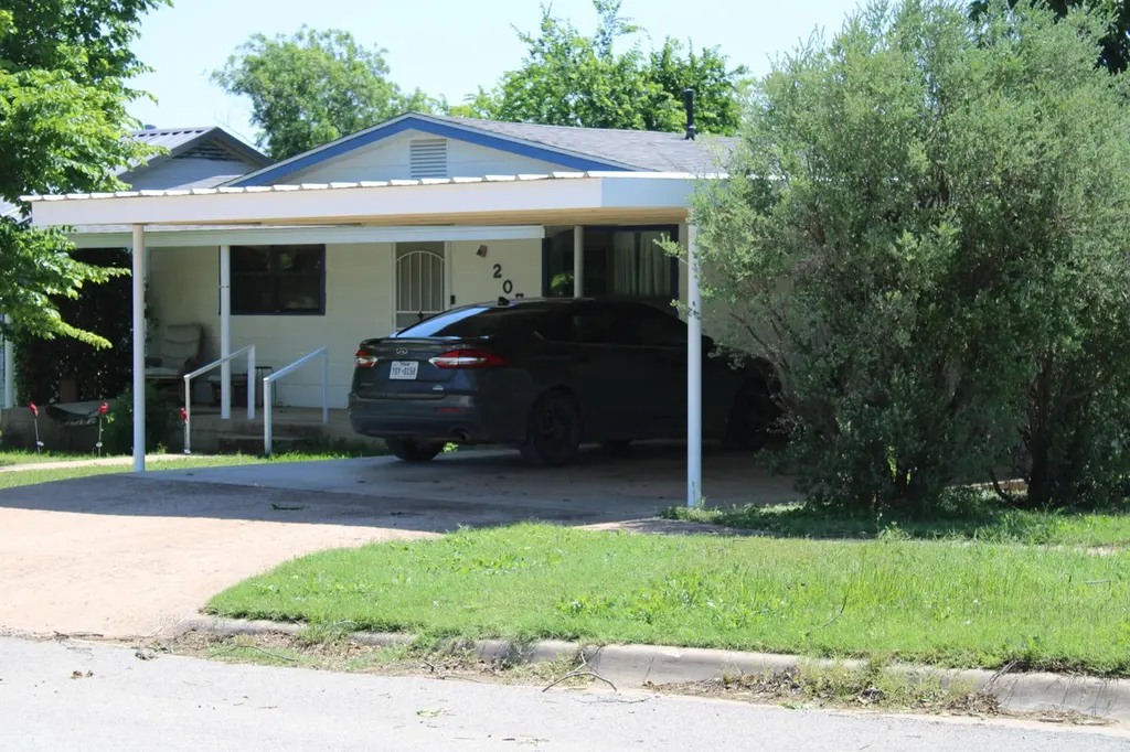 207 Hamilton Ave